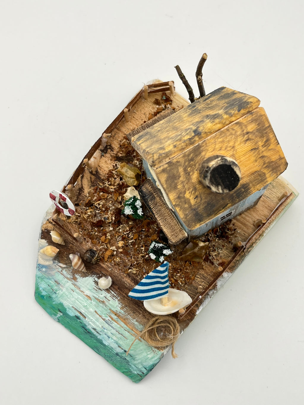 Miniature House by the coast RRS1010