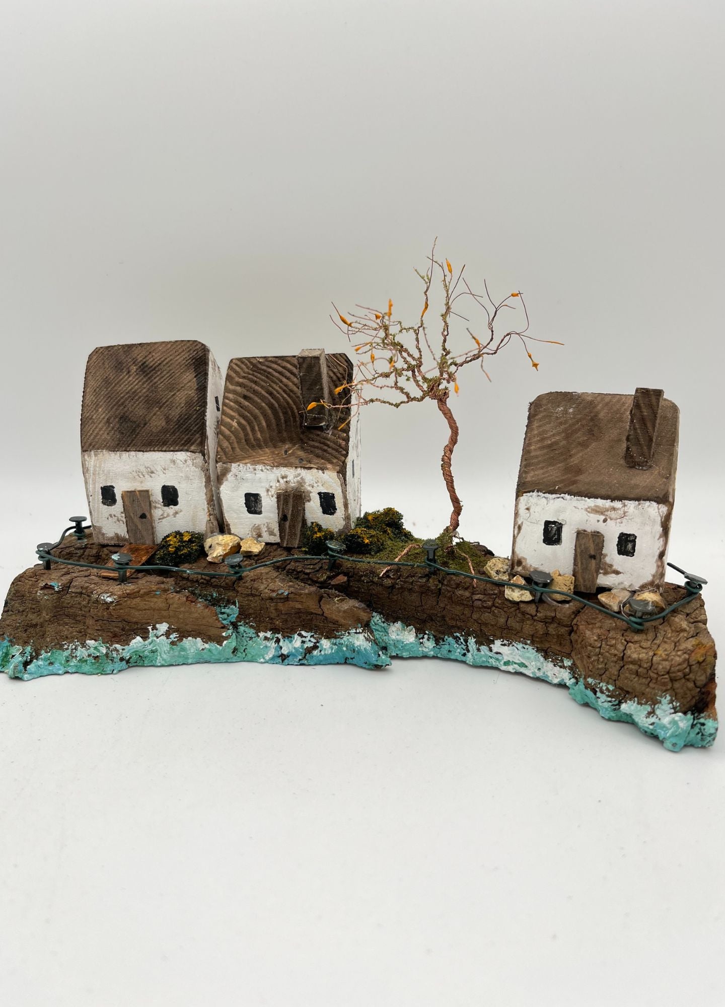 Miniature by the Sea on the cliff edge RRS1007