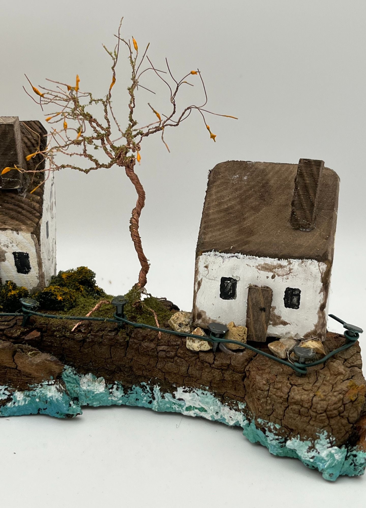 Miniature by the Sea on the cliff edge RRS1007