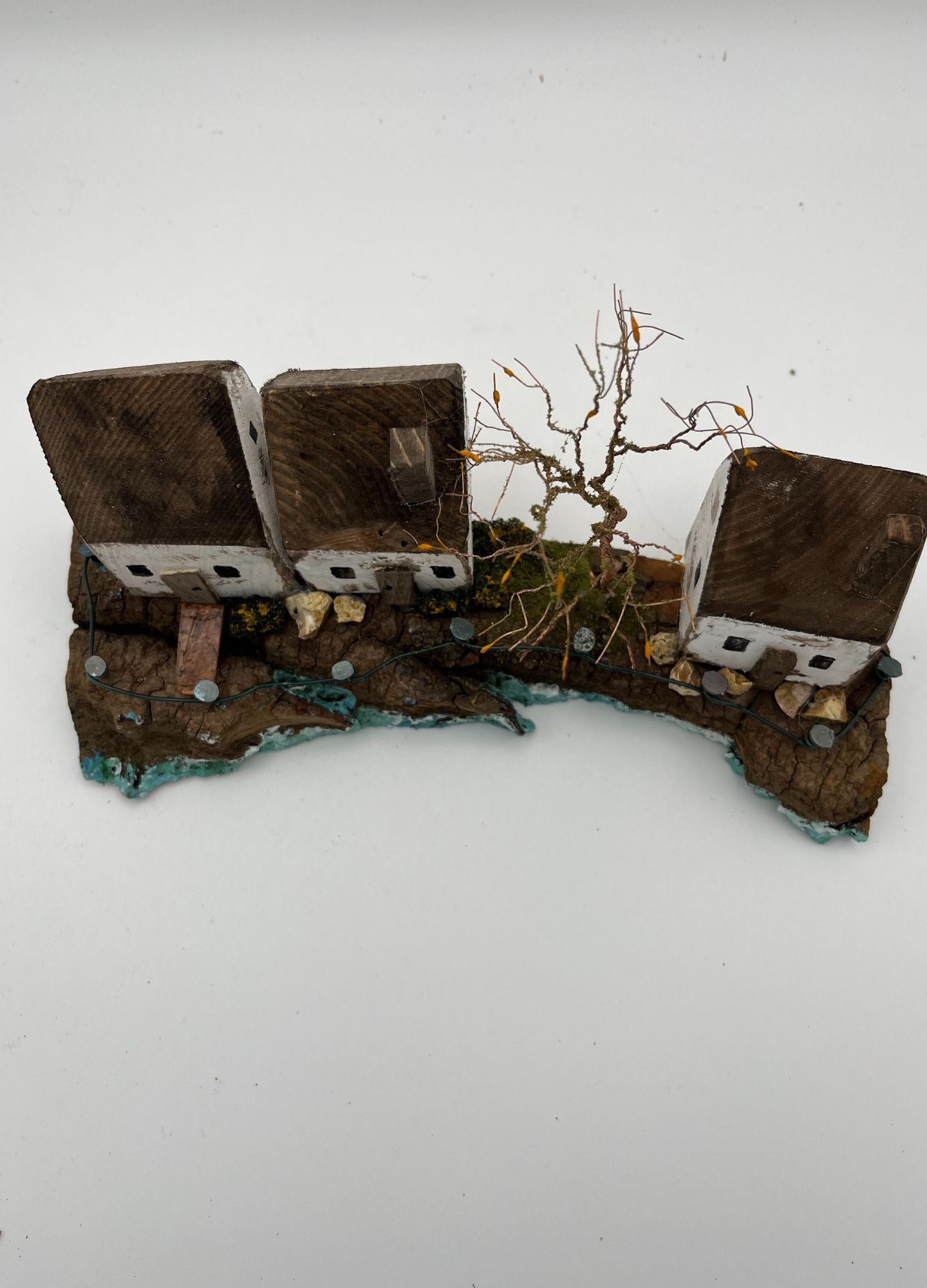 Miniature by the Sea on the cliff edge RRS1007