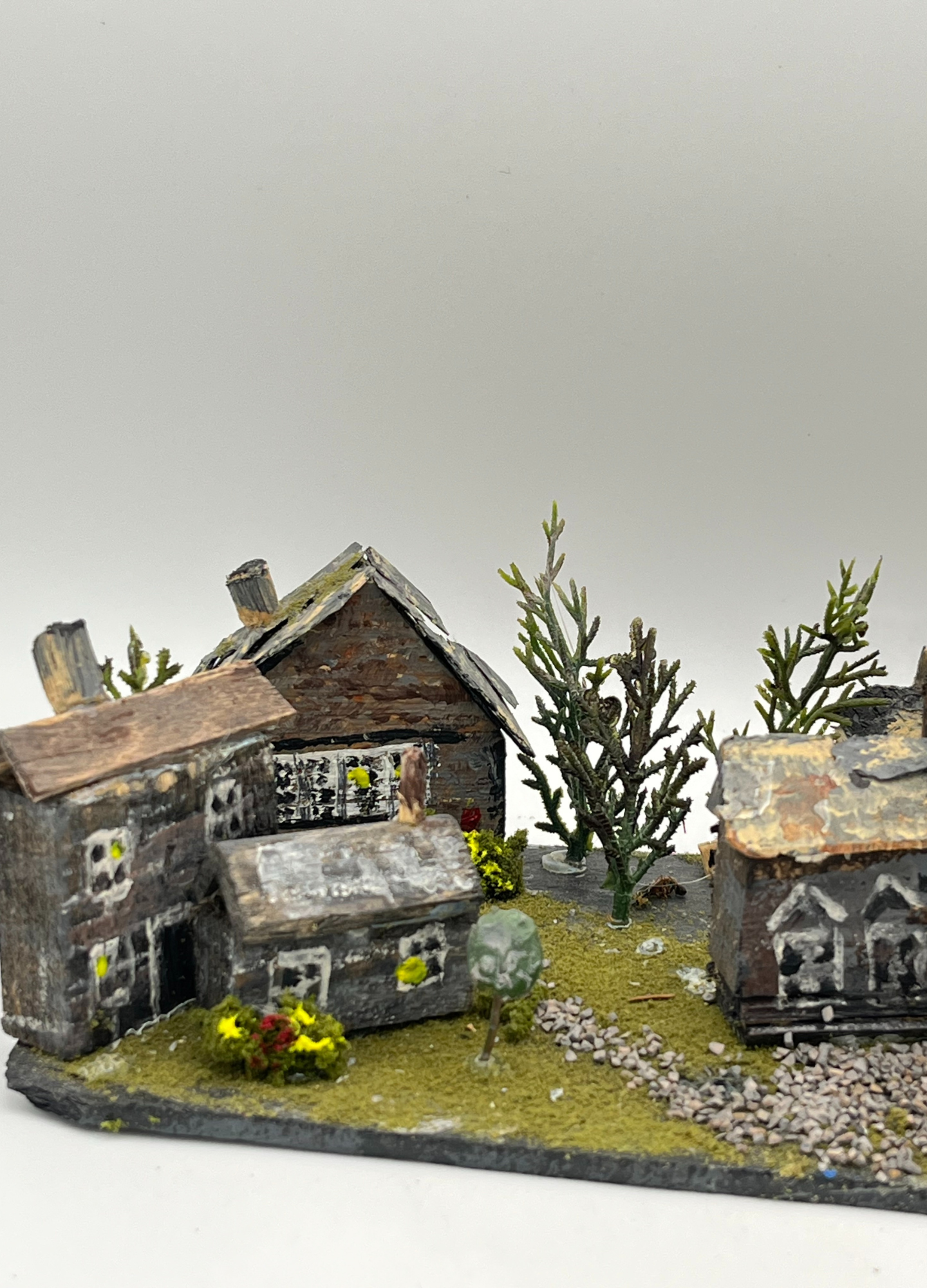 Handcrafted Miniature Cotswold Village scene on Slate base RR1022