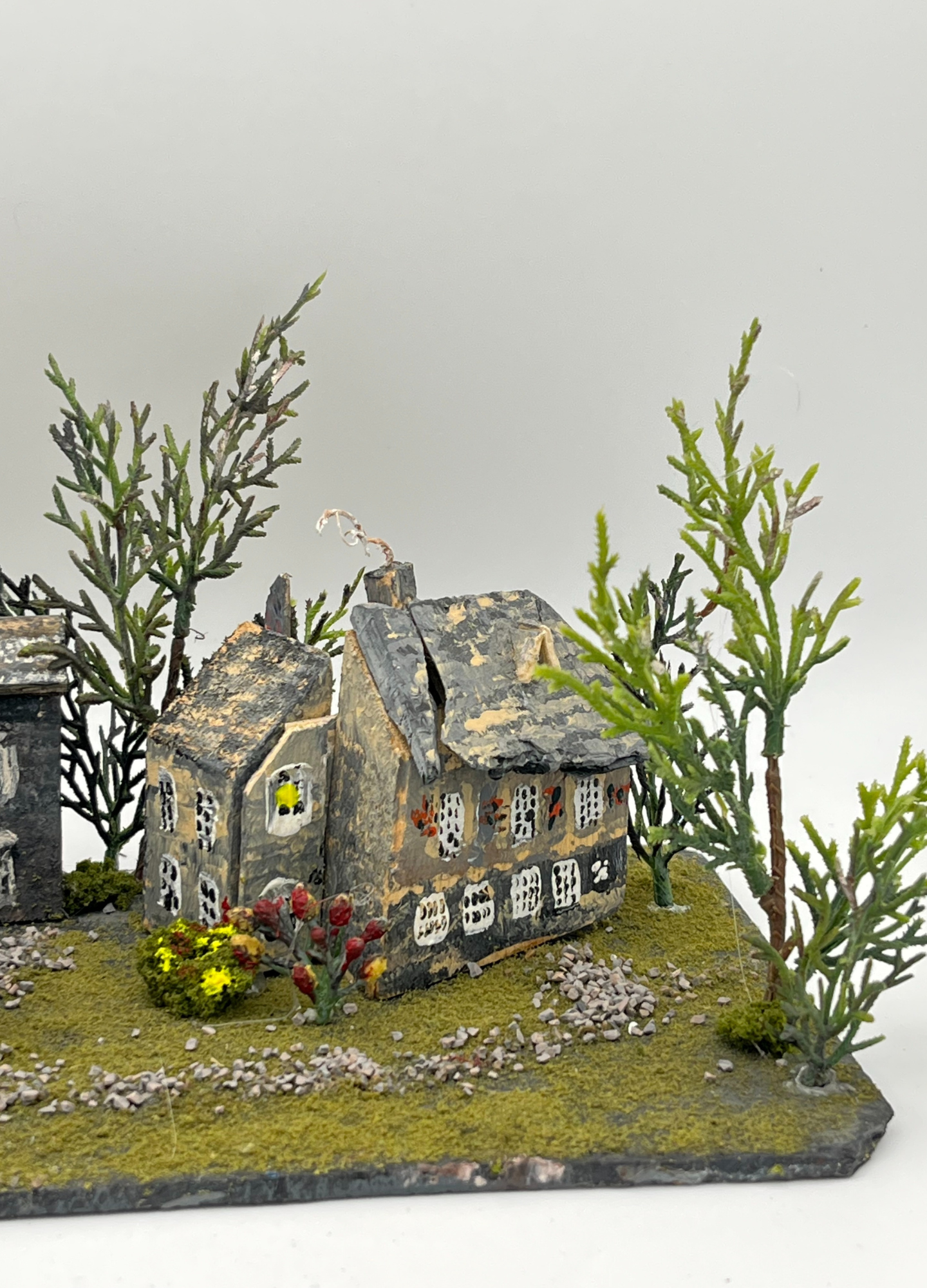 Handcrafted Miniature Cotswold Village scene on Slate base RR1022